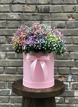 Цветочная композиция из Гипсофила и Розы в шляпной коробке в Греческом
