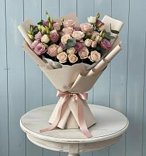 Букет цветов из:  Розы и Лизиантусы в Греческом