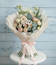 Букет цветов из:  Розы и Лизиантусы в Греческом