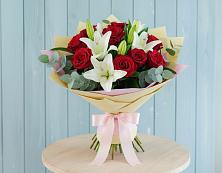 Букет цветов из:  Лилии и Розы в Греческом