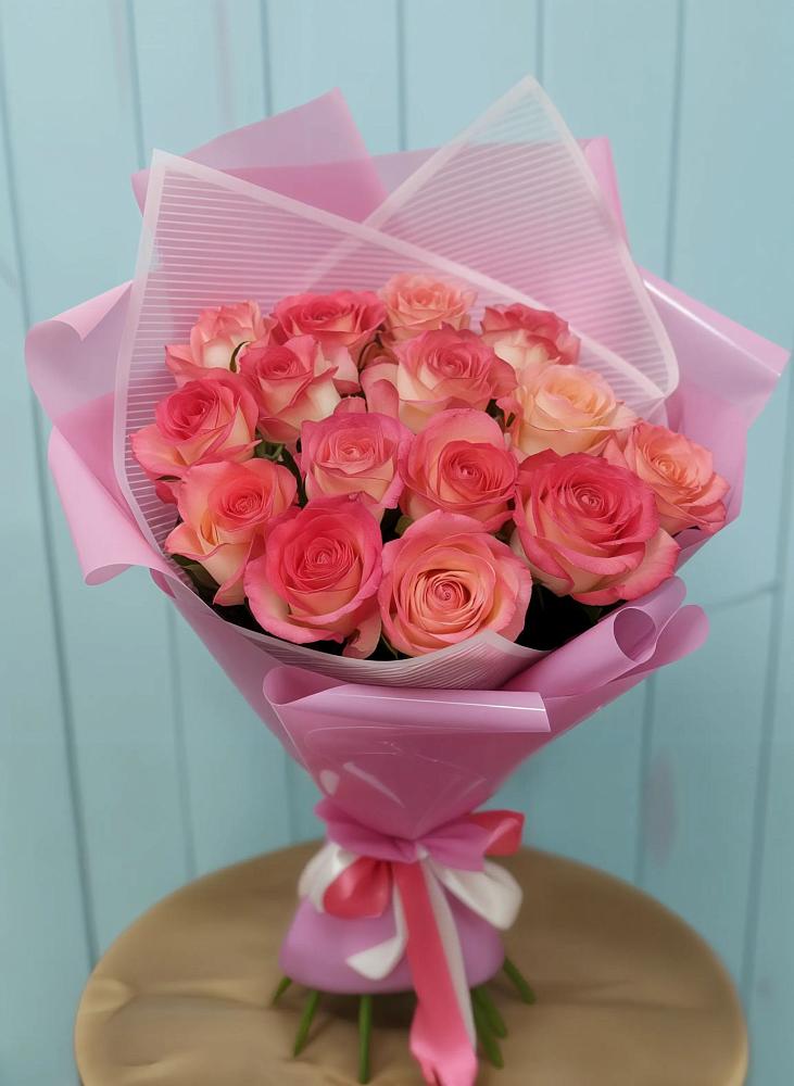 Букет 15 Розовых роз Равель в Греческом