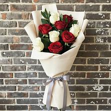 Букет цветов из:  Розы в Греческом