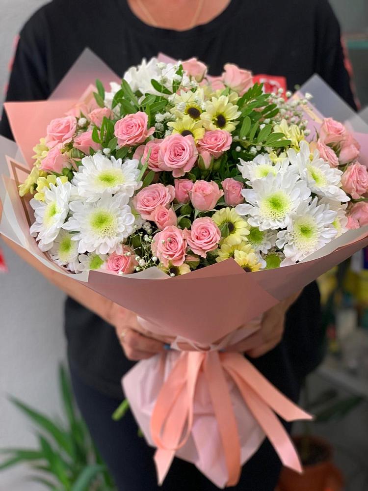 Букет цветов из: Розы и Хризантемы в Греческом