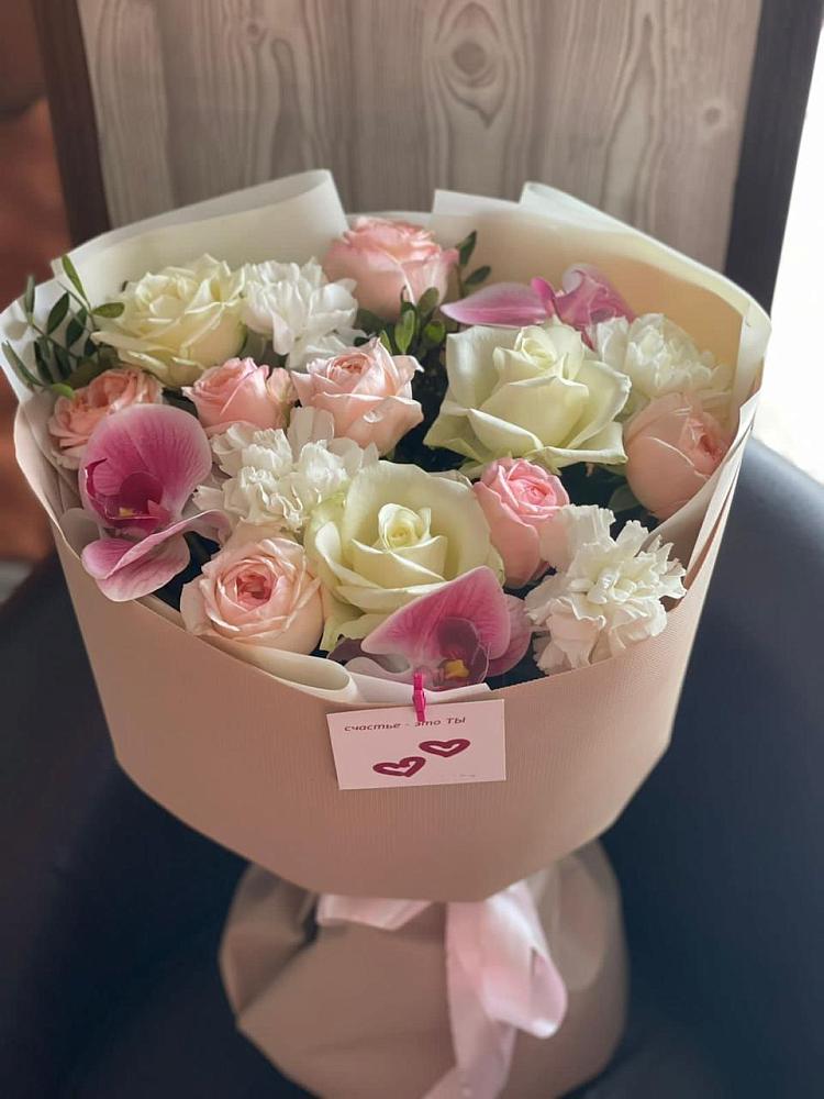 Букет цветов из: Орхидеи, Розы и Гвоздики в Греческом