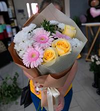 Букет цветов из:  Герберы, Розы и Хризантемы в Греческом