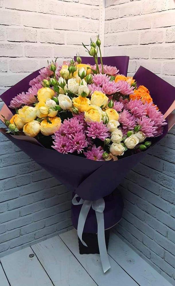 Букет цветов из: Хризантемы и Розы в Греческом