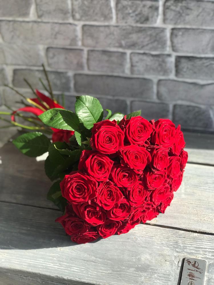 Букет Красные розы Фридом в Греческом