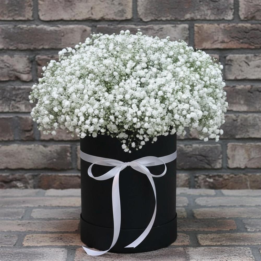 Цветочная композиция из Гипсофила в шляпной коробке в Греческом