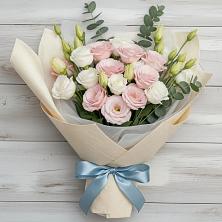 Букет цветов из:  Лизиантусы в Греческом