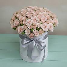 Цветочная композиция из Розы в шляпной коробке в Греческом