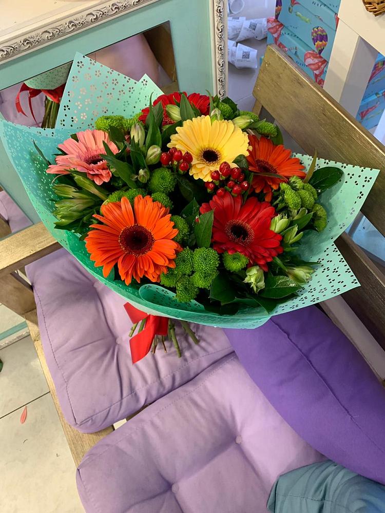 Букет цветов из: Герберы, Хризантемы и Альстромерии в Греческом