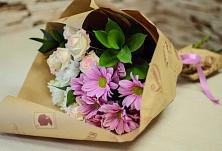 Букет цветов из:  Розы и Хризантемы #REPLACE_PRED# Греческом