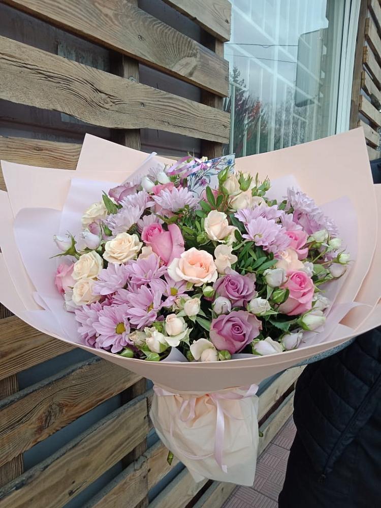 Букет цветов из: Розы и Хризантемы в Греческом