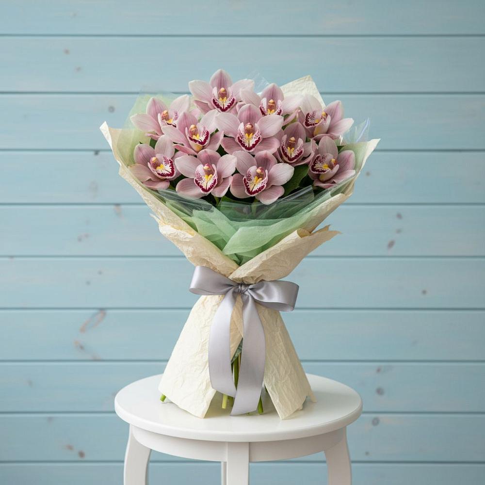 Букет цветов из: Орхидеи и Розы в Греческом