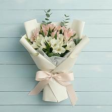 Букет цветов из:  Альстромерии в Греческом