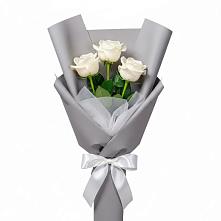 Букет 3 белые розы в Греческом
