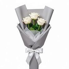 Букет 3 белые розы в Греческом
