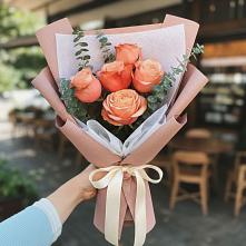 Букет цветов из:  Розы в Греческом