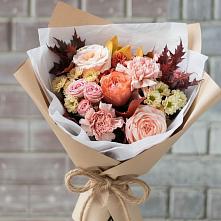 Букет цветов из:  Гвоздики, Хризантемы и Розы в Греческом