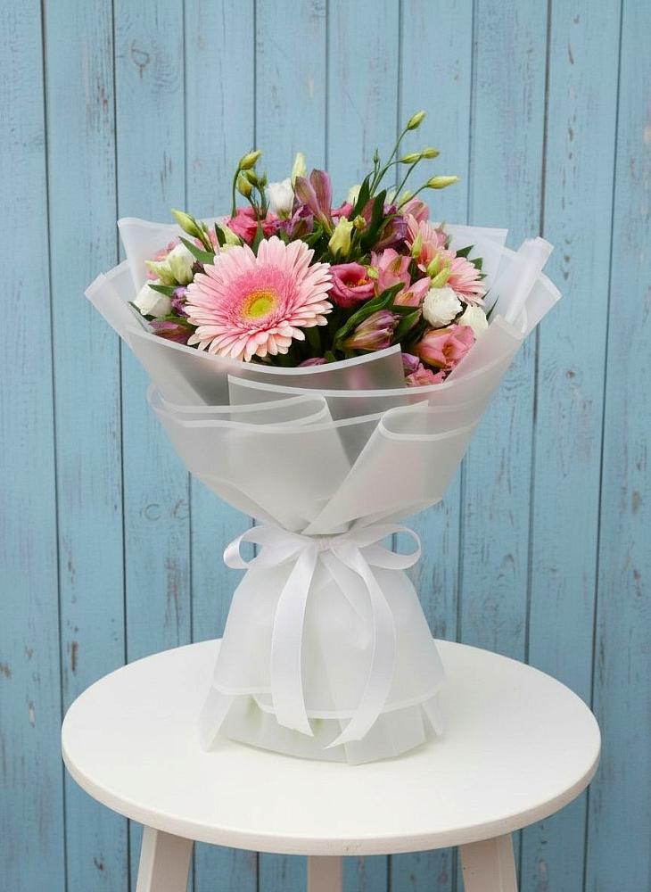 Букет цветов из: Герберы, Альстромерии и Лизиантусы в Греческом