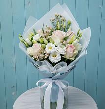 Букет цветов из:  Розы и Лизиантусы в Греческом