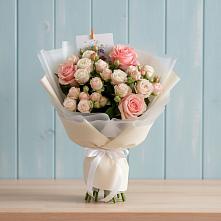 Букет цветов из:  Розы в Греческом