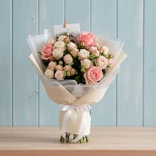 Букет цветов из:  Розы в Греческом