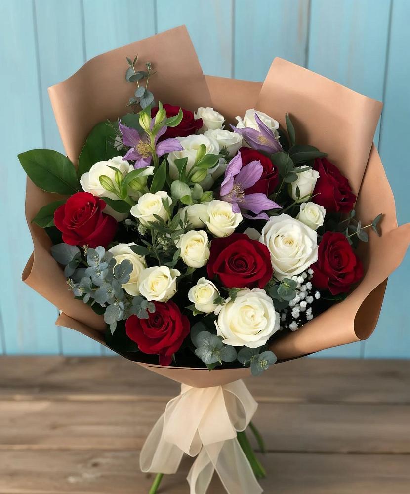 Букет цветов из: Розы и Альстромерии в Греческом