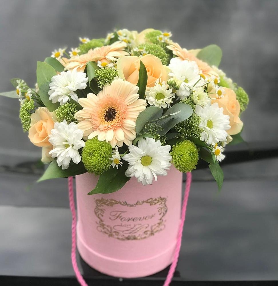 Цветочная композиция из Розы, Герберы и Хризантемы в шляпной коробке в Греческом