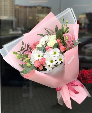 Букет цветов из: Розы, Лизиантусы и Хризантемы в Греческом