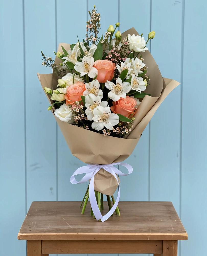 Букет цветов из: Альстромерии, Лизиантусы, Розы и Хризантемы в Греческом