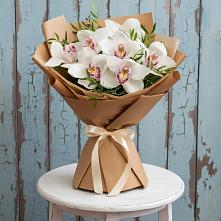 Букет цветов из:  Орхидеи и Розы в Греческом