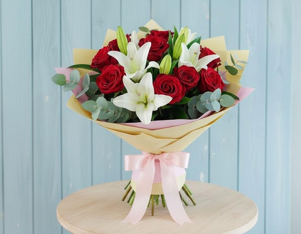 Букет цветов из: Лилии и Розы в Греческом